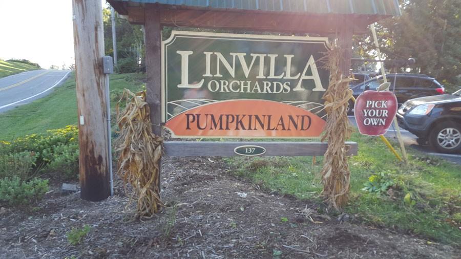 A welcoming sign at the main entrance greets visitors to Linvilla Orchards. 
