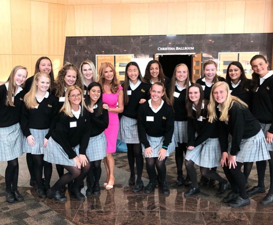 Padua Student Ambassador volunteers with Roma Downey, the 2018 Dinner in Honor of Women’s Achievement honoree.