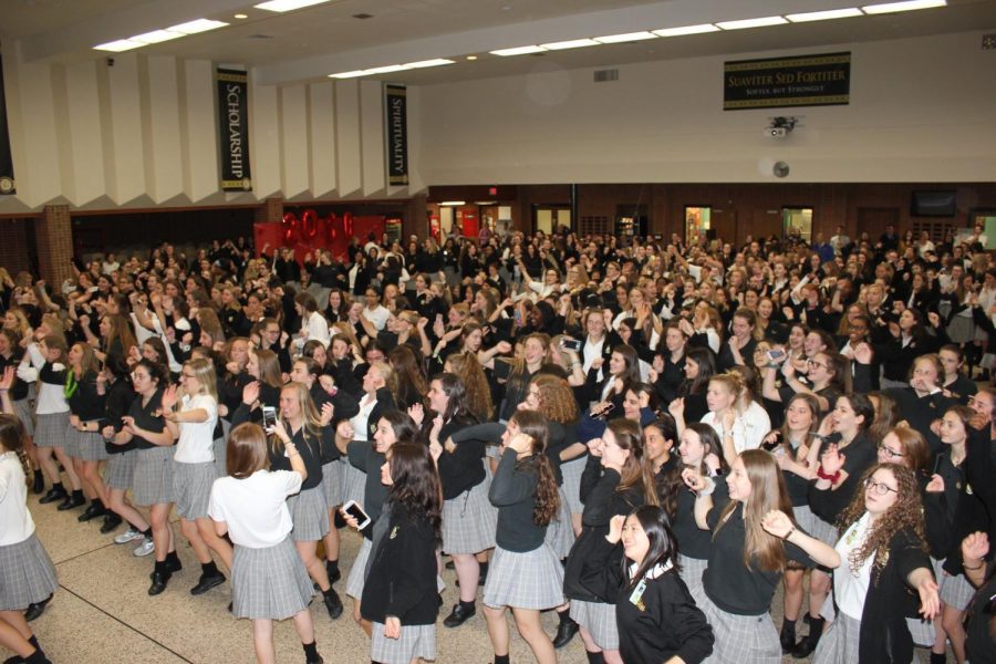The Padua community gathering together to dance to Just Dance. 