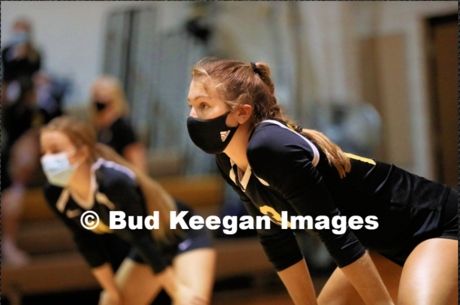 Mandi Quinn(left) and Mackenzie Sobczyk(right) in a volleyball game with masks on.