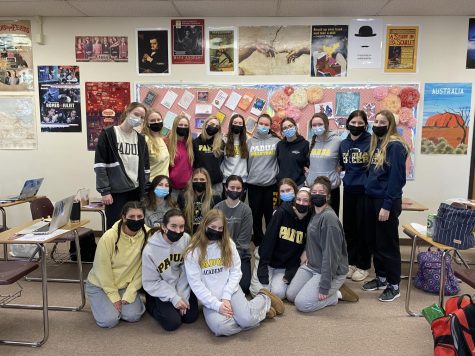 A group of juniors gathers together in their Padua gear. Students were encouraged to wear Paduas colors of yellow and black for their community day on Tuesday. 